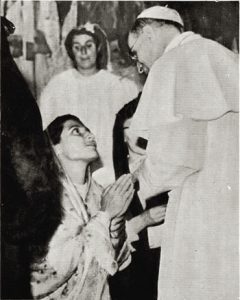 Pope Pius XII greeting pilgrims from Chile