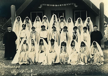 Frs Vibaud and Cognet with Children of Mary outside Hine Nui o te Ao Katoa, Otaki, 1908